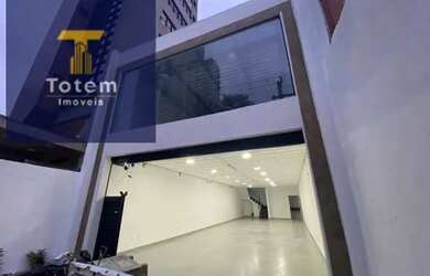 Imagem: O depósito possui 2 Vagas na garagem, 200m² de Área e está