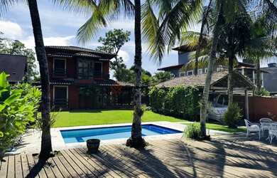 Imagem: A casa em condomínio possui 4 Dormitórios, 5 Banheiros, 3