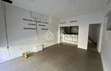 Imagem: O depósito possui 35m² de Área e está localizado em Serra