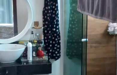 Imagem: A casa possui 3 Dormitórios, 5 Banheiros, 3 Vagas na garagem