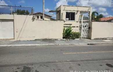 Imagem: A casa possui 2 Dormitórios, 1 Banheiro, 1 Vaga na garagem