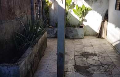 Imagem 2: VENDO CASA COM TERRENO. 1 Banheiroe2 Dormitórios