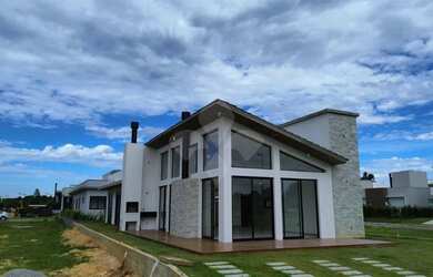 Imagem: Casa no Condomínio Rosa Internacional