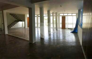 Imagem: A casa possui 5 Dormitórios, 5 Banheiros, 2 Vagas na garagem