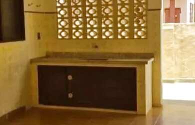 Imagem: A casa possui 4 Dormitórios, 2 Banheiros, 2 Vagas na garagem