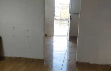 Imagem: A casa possui 2 Dormitórios e 1 Banheiro e está localizado