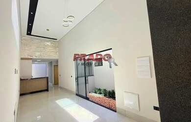 Imagem: A casa possui 3 Dormitórios, 2 Banheiros, 2 Vagas na garagem