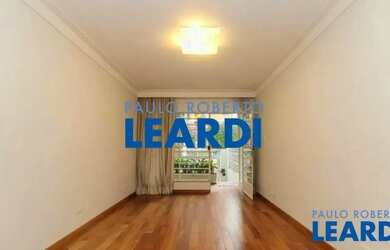 Imagem: A casa possui 2 Dormitórios, 3 Banheiros, 3 Vagas na garagem