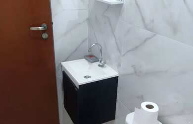 Imagem: A casa possui 2 Dormitórios, 3 Vagas na garagem, 250m² de