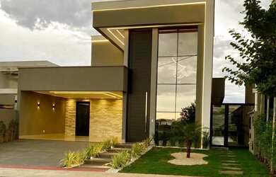 Imagem: A casa em condomínio possui 3 Dormitórios, 2 Banheiros, 4