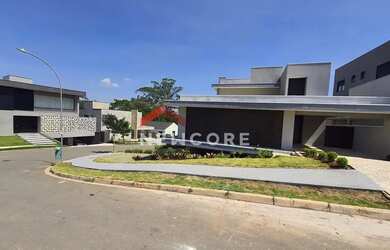 Imagem: A casa em condomínio possui 3 Dormitórios, 4 Banheiros, 5