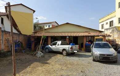 Imagem: O apartamento possui 3 Dormitórios, 1 Banheiro, 5 Vagas na