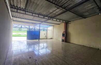 Imagem: A casa possui 2 Dormitórios, 1 Banheiro, 4 Vagas na garagem