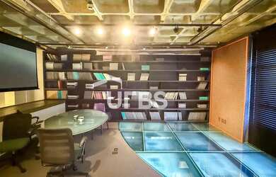 Imagem: O depósito possui 3 Vagas na garagem, 101m² de Área e está