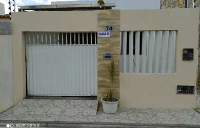 Imagem: A casa possui 3 Dormitórios, 2 Banheiros, 1 Vaga na garagem