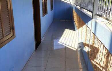 Imagem: A casa possui 5 Dormitórios, 2 Banheiros, 2 Vagas na garagem