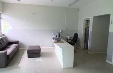 Imagem: O depósito possui 2 Vagas na garagem, 660m² de Área e está