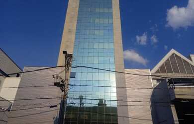 Imagem: O depósito possui 5 Vagas na garagem, 200m² de Área e está