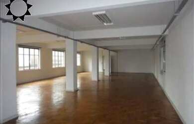 Imagem: O depósito possui 550m² de Área e está localizado em Centro