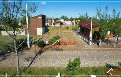 Imagem: O terreno possui 300m² de Área e está localizado em Balneário
