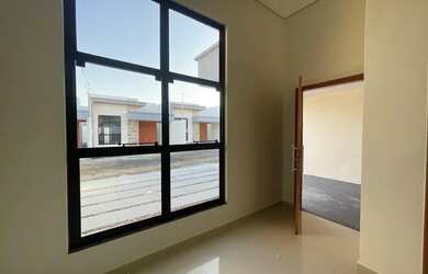 Imagem: A casa possui 3 Dormitórios, 2 Banheiros, 3 Vagas na garagem