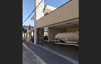 Imagem: A casa em condomínio possui 4 Dormitórios, 5 Banheiros, 4