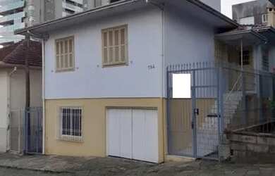 Imagem: A casa possui 5 Dormitórios, 2 Banheiros e 200m² de Área