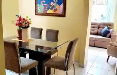 Imagem: A casa possui 3 Dormitórios, 2 Banheiros, 2 Vagas na garagem