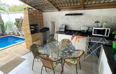 Imagem: A casa em condomínio possui 3 Dormitórios, 2 Banheiros, 2