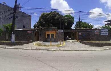 Imagem: A casa possui 1 Dormitório, 1 Banheiro, 1 Vaga na garagem