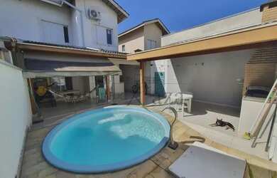 Imagem: A casa em condomínio possui 2 Dormitórios, 2 Banheiros, 3