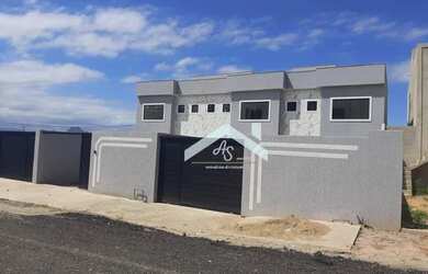 Imagem: A casa possui 4 Dormitórios, 3 Banheiros, 2 Vagas na garagem