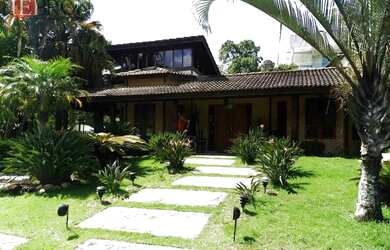 Imagem: A casa possui 5 Dormitórios, 1 Banheiro, 5 Vagas na garagem