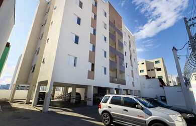 Imagem: O apartamento possui 3 Dormitórios, 1 Banheiro, 2 Vagas na