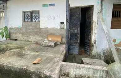 Imagem: A casa possui 3 Dormitórios, 1 Banheiro, 28m² de Área e