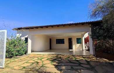 Imagem: A casa em condomínio possui 4 Dormitórios, 4 Banheiros, 2