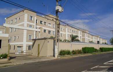 Imagem: O apartamento possui 2 Dormitórios, 1 Banheiro, 1 Vaga na garagem