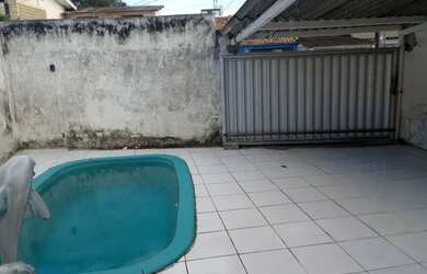 Imagem: A casa possui 4 Dormitórios, 2 Banheiros, 1 Vaga na garagem