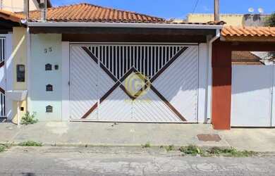 Imagem: A casa possui 3 Dormitórios, 2 Banheiros, 2 Vagas na garagem