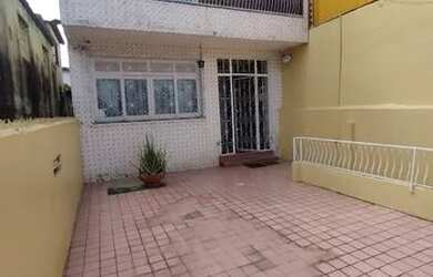 Imagem: A casa possui 3 Dormitórios, 1 Banheiro, 1 Vaga na garagem