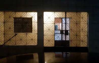 Imagem: A casa possui 3 Dormitórios e 1 Banheiro e está localizado