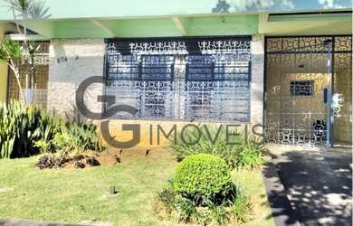 Imagem: A casa possui 3 Dormitórios, 3 Banheiros, 1 Vaga na garagem