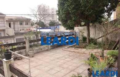 Imagem: A casa possui 3 Dormitórios, 4 Banheiros, 2 Vagas na garagem