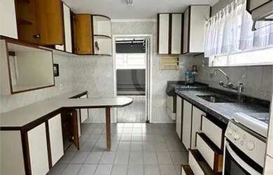 Imagem: A casa possui 4 Dormitórios, 4 Banheiros, 2 Vagas na garagem