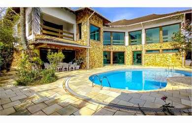 Imagem: A casa possui 5 Dormitórios, 5 Banheiros, 5 Vagas na garagem