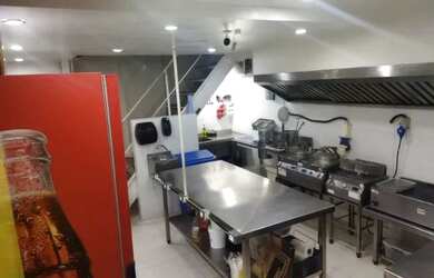 Imagem: O depósito possui 2 Vagas na garagem e 60m² de Área e está