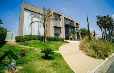 Imagem: A casa em condomínio possui 5 Dormitórios, 5 Banheiros, 5