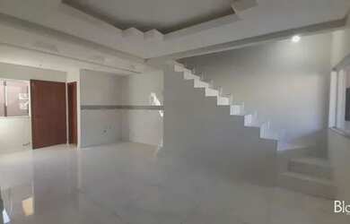 Imagem: A casa possui 3 Dormitórios, 2 Banheiros, 2 Vagas na garagem