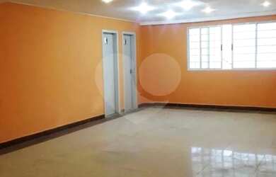 Imagem: O depósito possui 5 Vagas na garagem, 760m² de Área e está