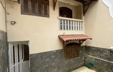 Imagem: A casa possui 4 Dormitórios, 4 Banheiros, 2 Vagas na garagem